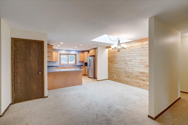 Building Photo - Parkwood Hills – Spacious 4 Bedroom, 3 Bat...