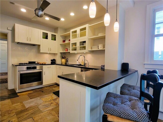 Building Photo - 60 Prairie Ave