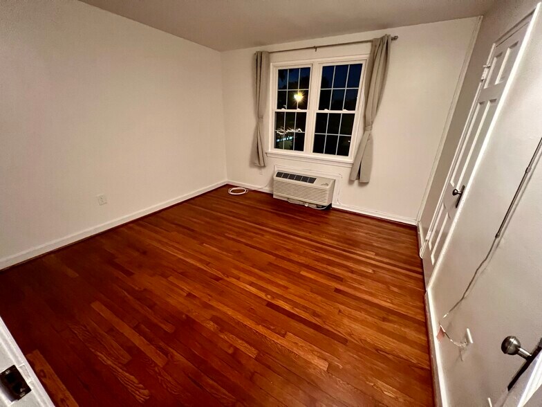 Bedroom 2 - 153 sf - 5 E Glebe Rd