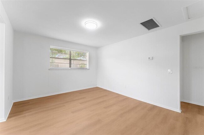 Building Photo - 125 8th Ave NE