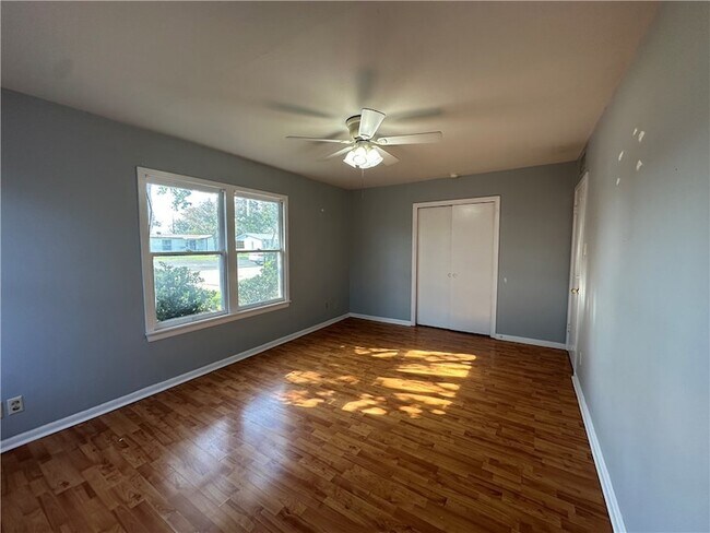 Building Photo - 117 Holly Dr