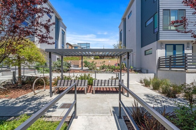 Building Photo - Built in 2017! Rarely available 3Bed/3Bath...