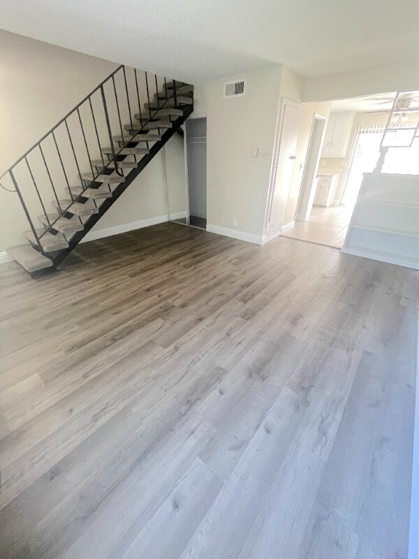 Building Photo - 587 Silverwood Ave