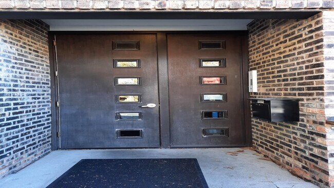 Building Photo - Elevate Your Lifestyle, Stunning 3-Bedroom Loft in Evanston