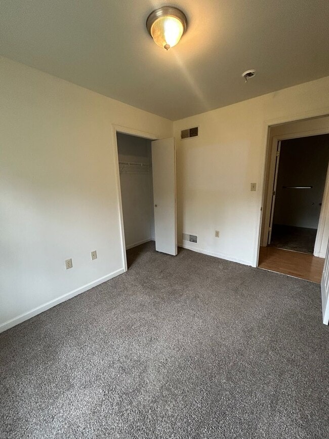 Building Photo - 3 bed, 3 bath House