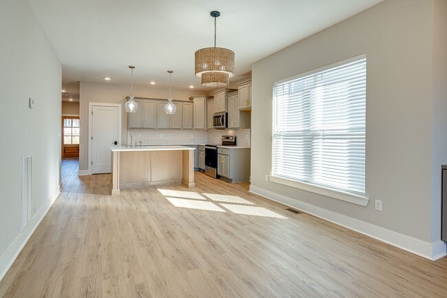Building Photo - 4 Bedroom Rental in The Nations!