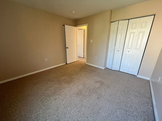 Building Photo - Lovely 2 BR/2 BA Condo in Glen Burnie!