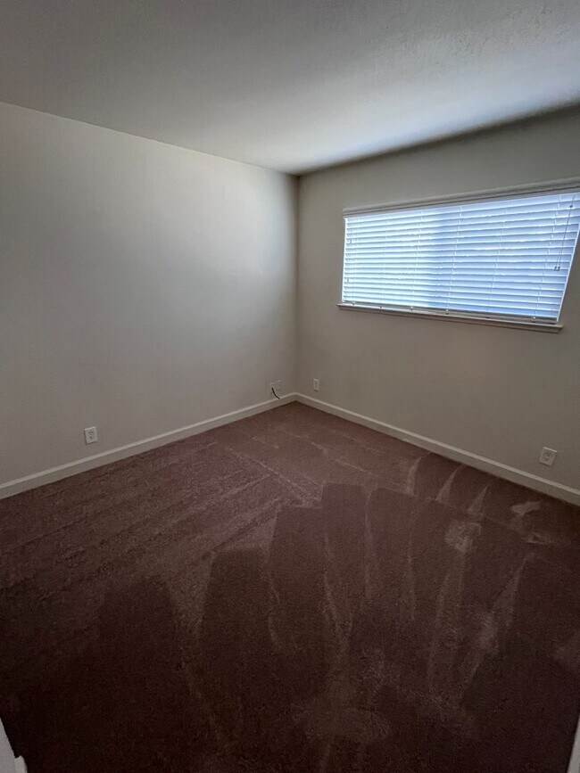 Building Photo - NICE HOME IN FAIR OAKS WITH POOL!!