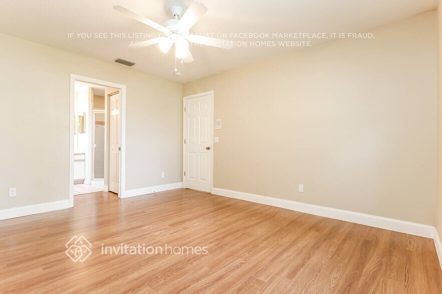 Building Photo - 2720 SW 12th Ave