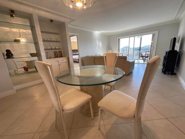 Building Photo - 14475 Strathmore Ln