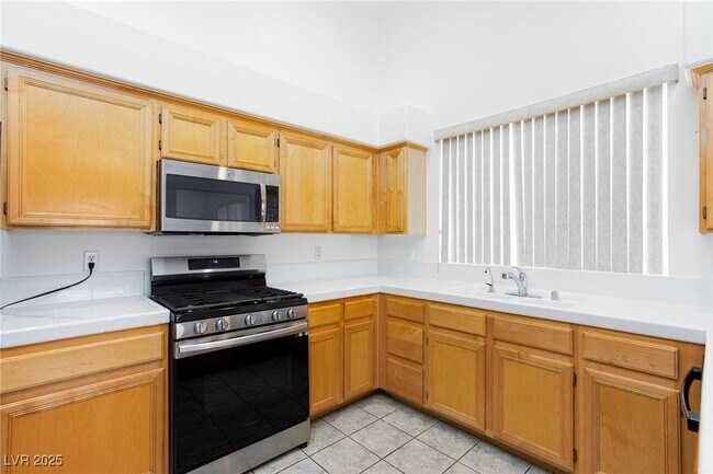 Building Photo - 10022 Catalina Canyon Ave