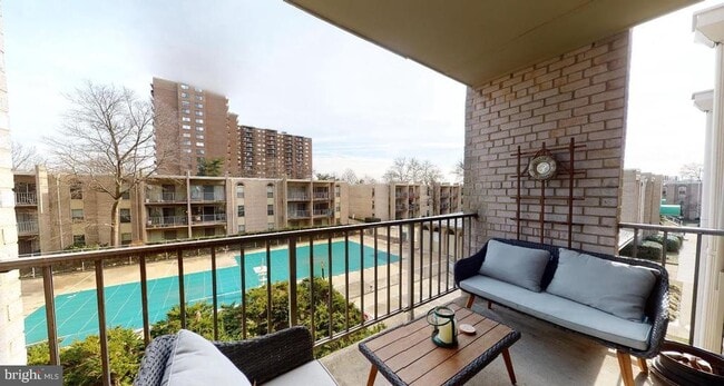 Building Photo - 31 Canterbury Square