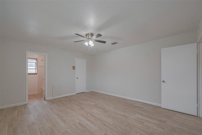 Building Photo - 9922 Carlow Ln