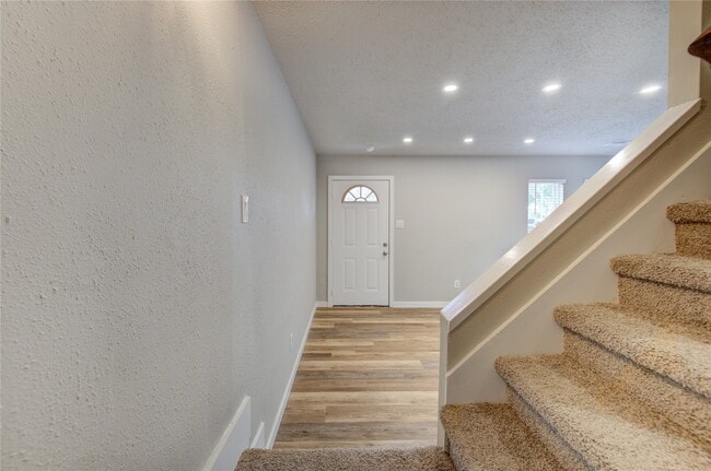 Building Photo - 7411 Trabajo Dr