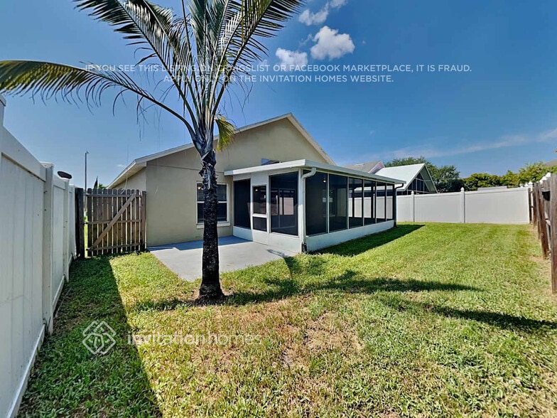 Building Photo - 1733 Snaresbrook Way