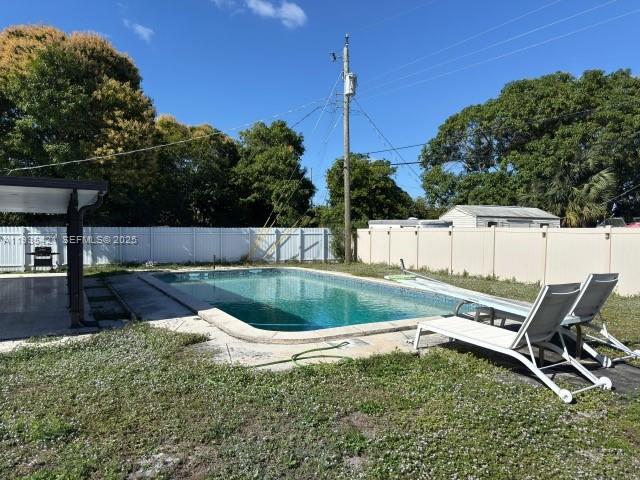 Building Photo - 860 W Dayton Cir