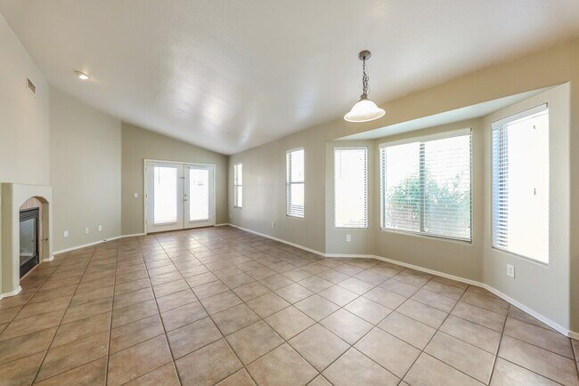 Building Photo - 11402 W Davis Ln