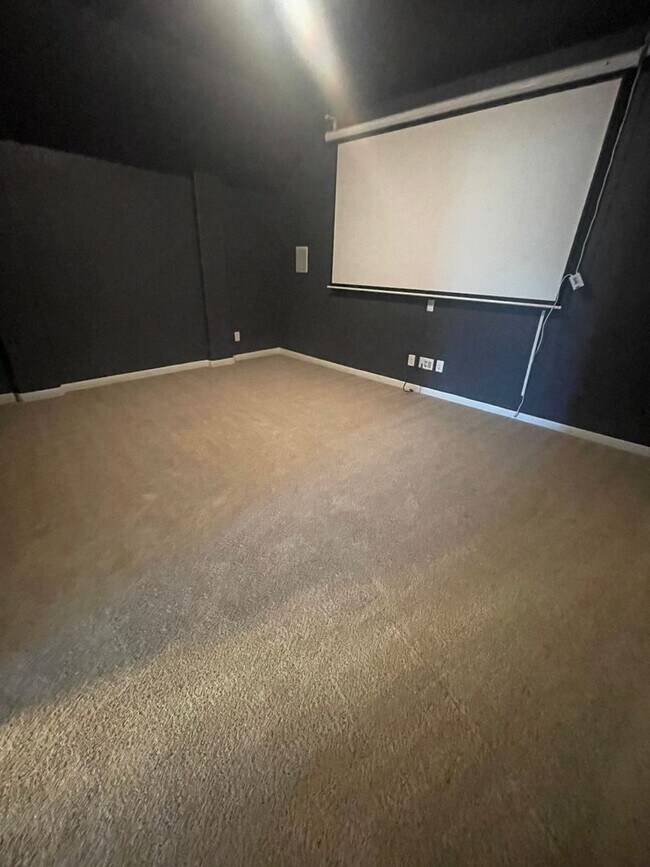 Building Photo - 22427 Carriage Bush