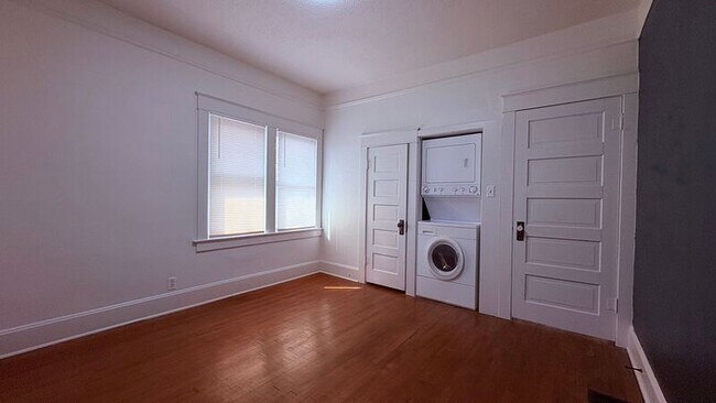 Building Photo - 201 S Crysler Ave