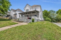 Building Photo - Sleek Highland Park Unit – Great Location,...