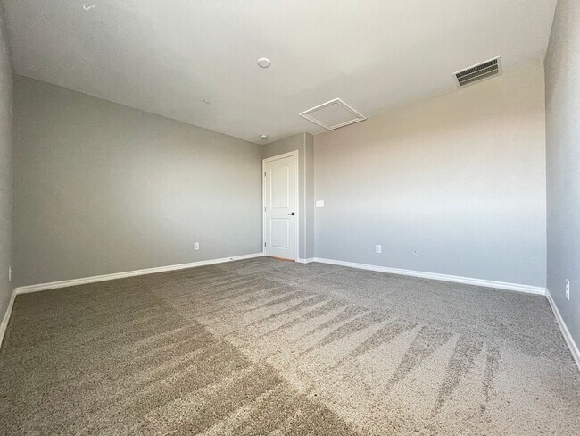 Building Photo - Beautiful Gated Henderson Home | 3 Bed/ 2.5 Bath- AVAILABLE 3/31/26