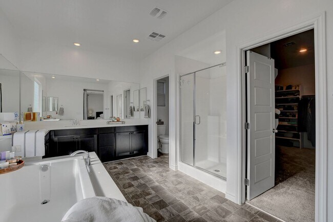 Building Photo - Modern Comfort Meets Stunning Mountain Views