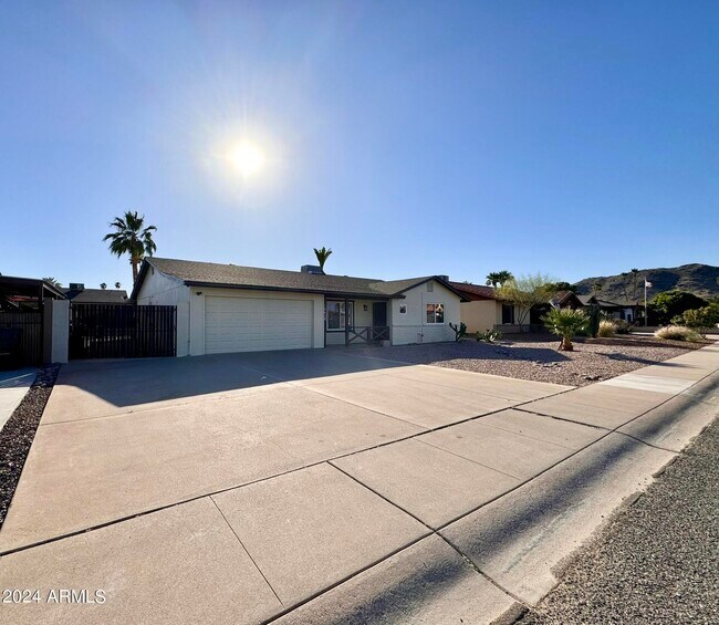 Building Photo - 10628 S 44th Pl