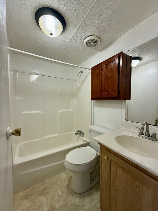 Building Photo - 32 Mandalay Dr