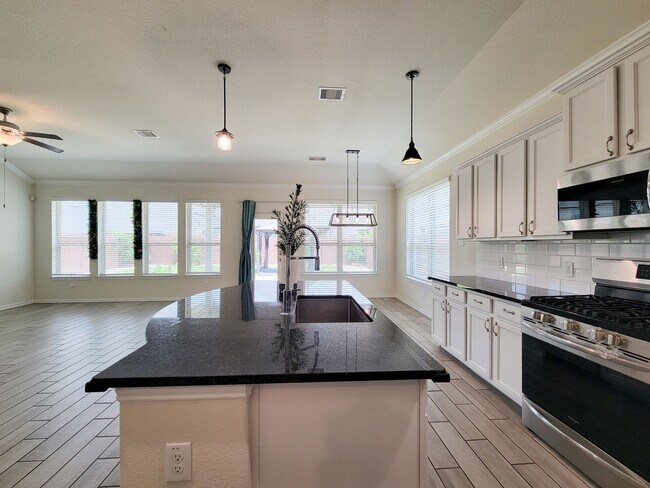 Building Photo - This thoughtfully designed home boasts 4 spacious bedrooms (2 down) and 3.5 baths, providing ampl...