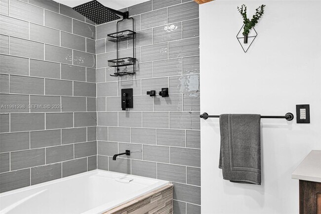 Building Photo - 1328 N Andrews Ave