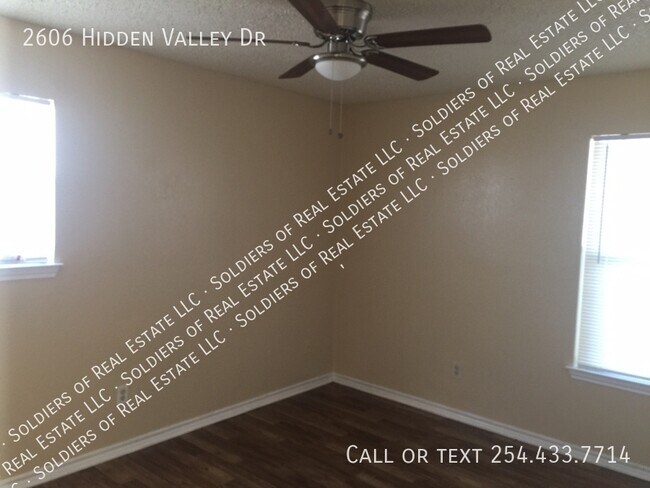 Building Photo - 2606 Hidden Valley Dr