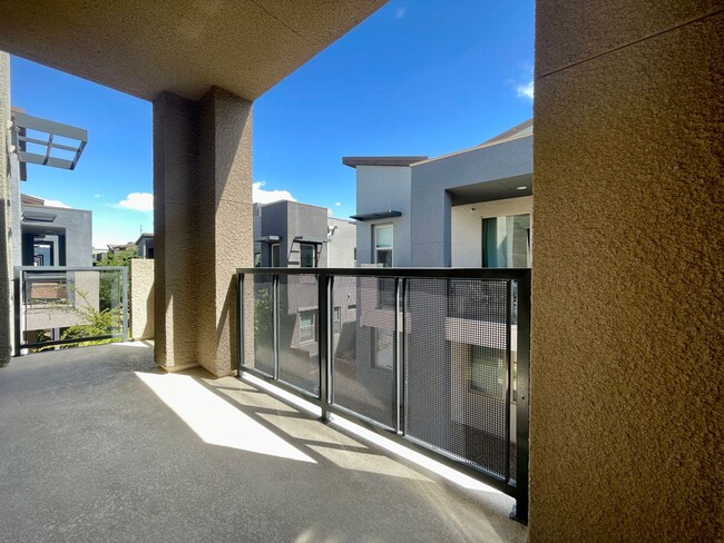 Building Photo - This spectacular 3-bed condo located acros...