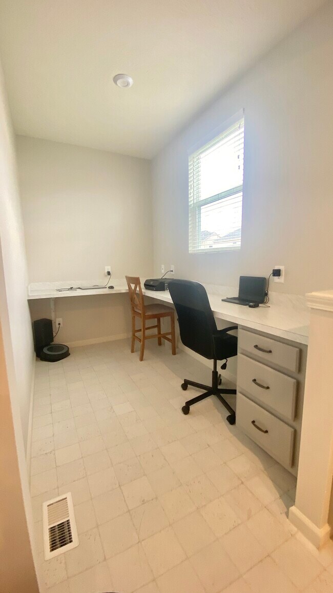 Building Photo - 4081 Lotus St