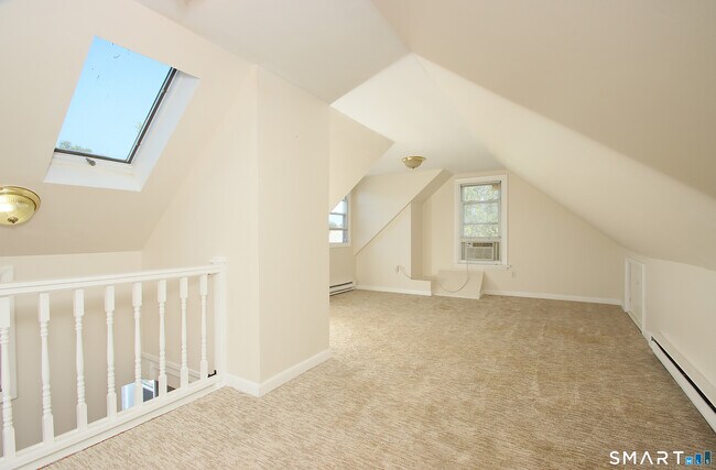 Building Photo - 11 Sable St