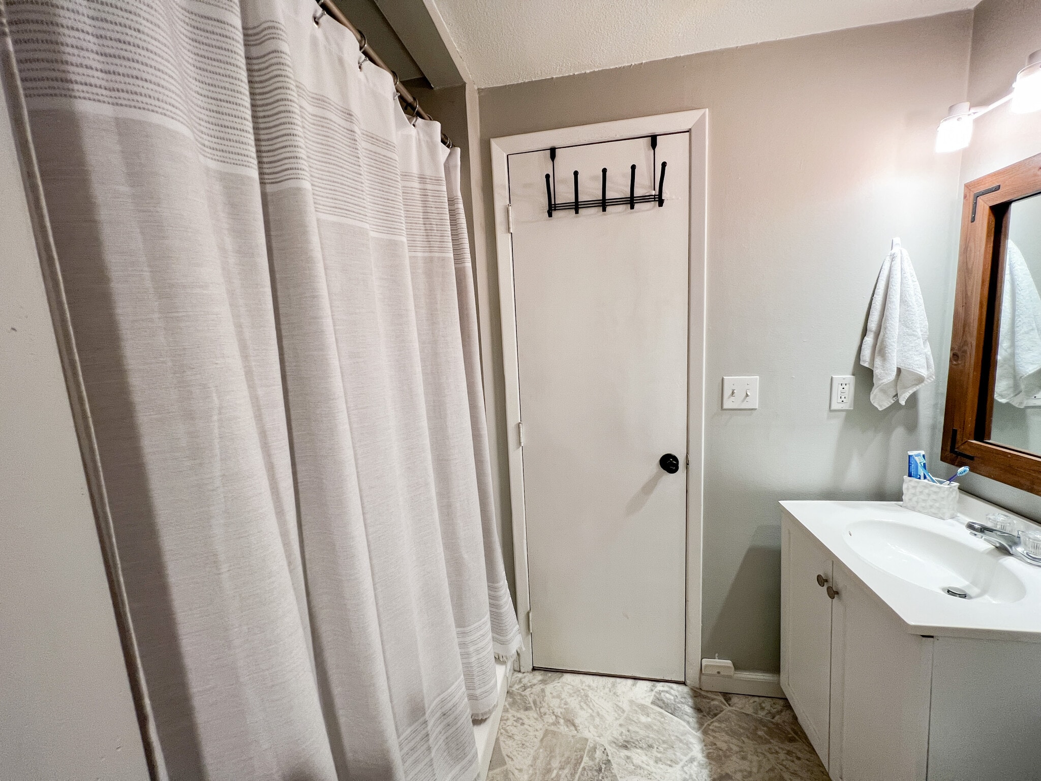 Building Photo - 323 SE Melody Ln