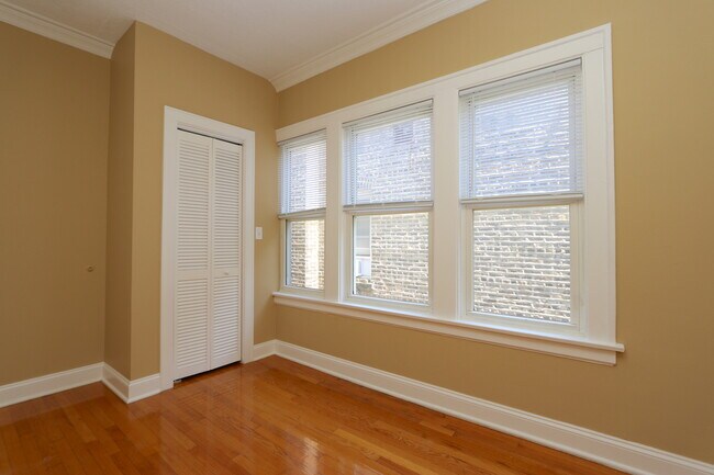 Building Photo - 4457 W Wrightwood Ave