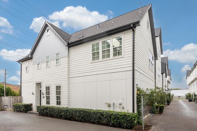 Building Photo - 3302 W 12th St