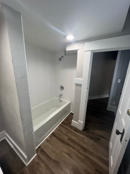 Bathroom Angle 1 - 1125 Manitou Ave