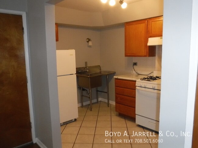 Building Photo - 8700 S Merrill Ave