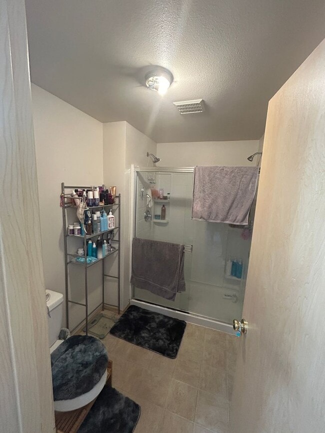 Building Photo - 4B, 2.5BA Pet-friendly home w/2-car garage in Whitman Court -Renton, $3,595 per month