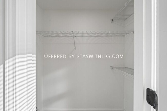 Building Photo - 1571 Court Ave