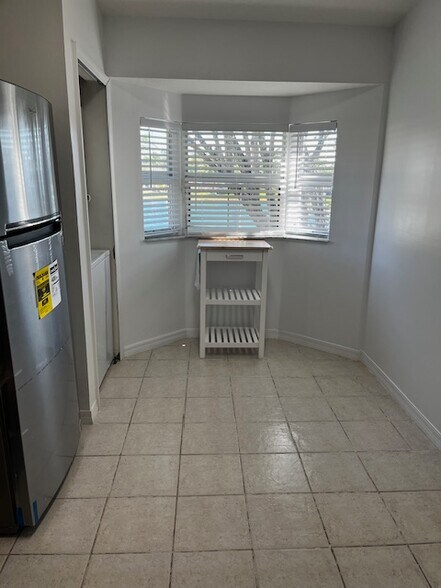 Building Photo - 2651 SE 12th Rd