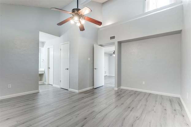 Building Photo - 4 Oakbrook Dr