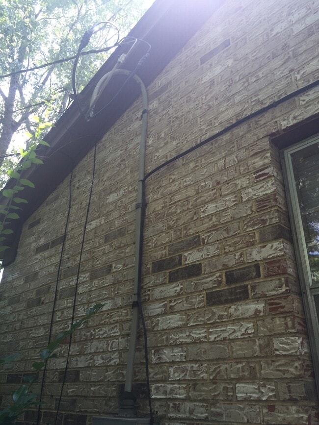 Building Photo - 108 Fair St