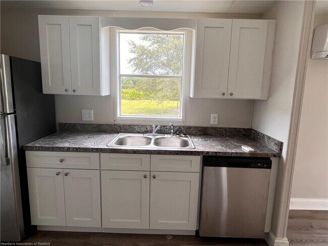 Building Photo - 3-Bedroom and 2 Bathroom Mobilehome