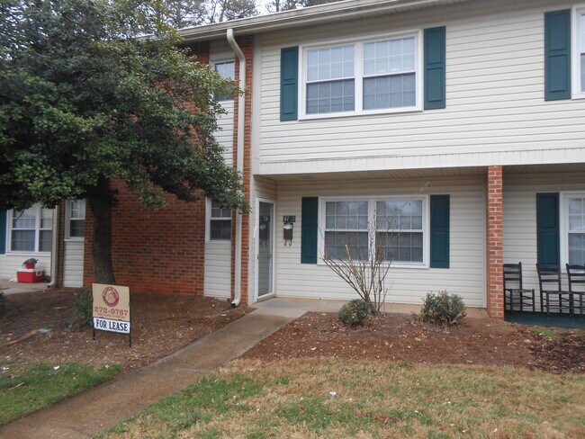 Primary Photo - 3 Bedroom Townhome Close to Guilford College