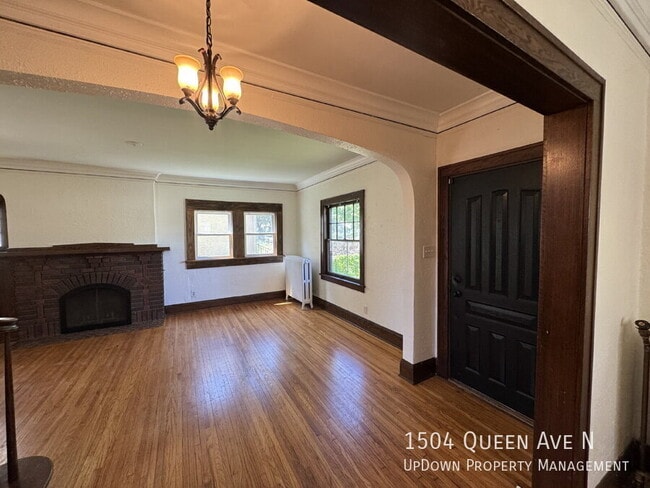 Building Photo - 1504 Queen Ave N