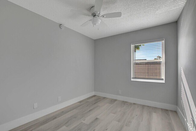 Building Photo - 9632 Saddlebrook Dr
