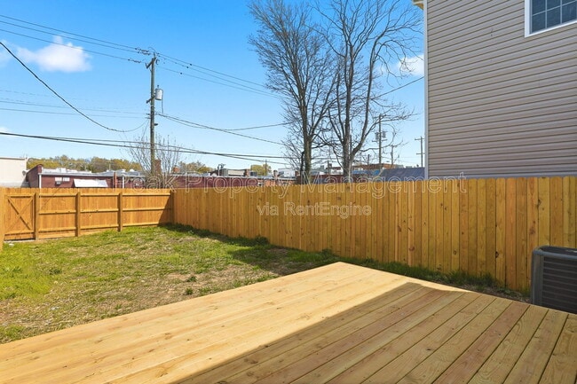 Building Photo - 3014 Parkwood Ave