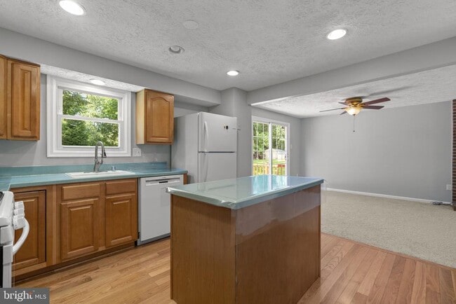 Building Photo - 8428 Braddock Way